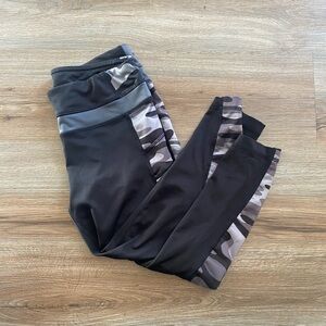 Active Life Black and Gray Camouflage Leggings